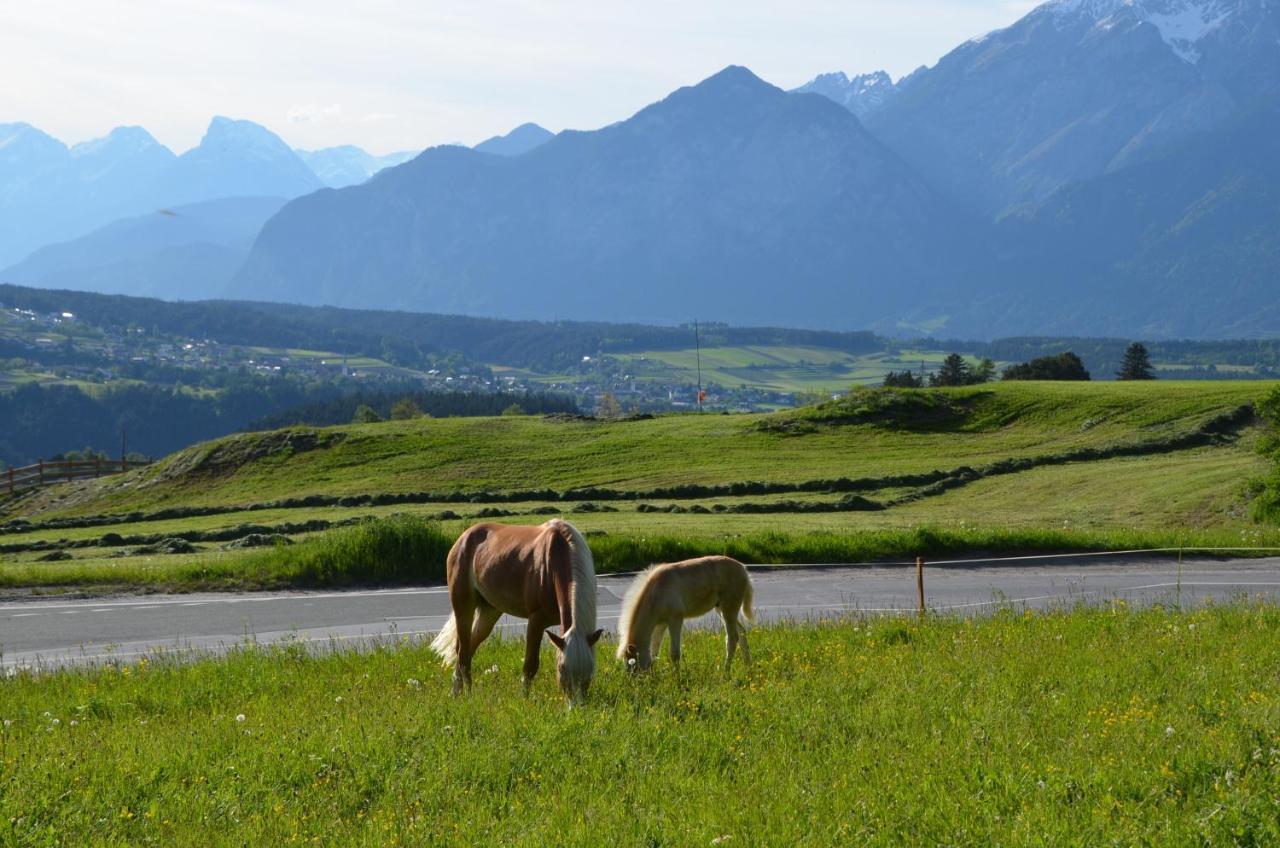 Apartment Wiesenhof - Natur & Weitblick Ueber Innsbruck - Ladestation Fuer Elektroautos Buitenkant foto