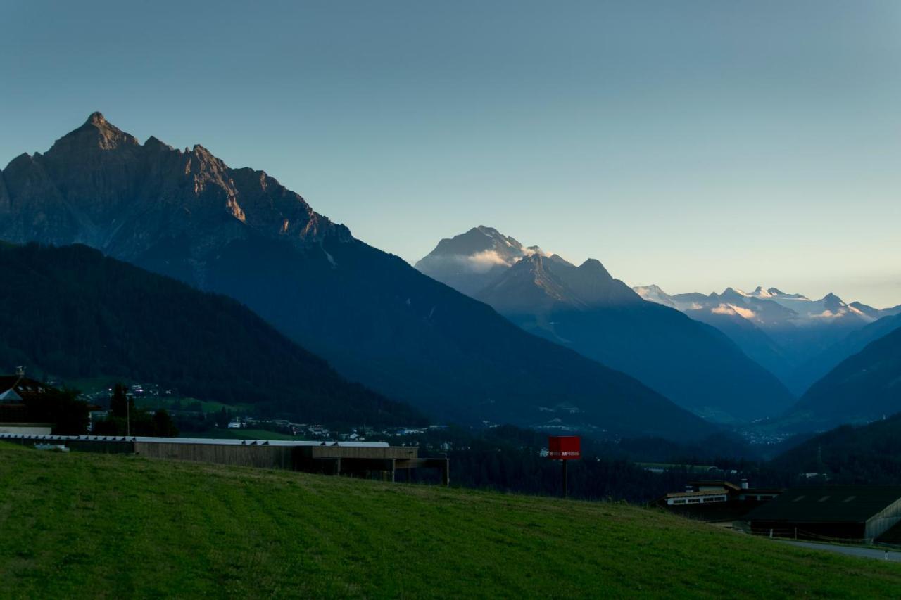 Apartment Wiesenhof - Natur & Weitblick Ueber Innsbruck - Ladestation Fuer Elektroautos Buitenkant foto