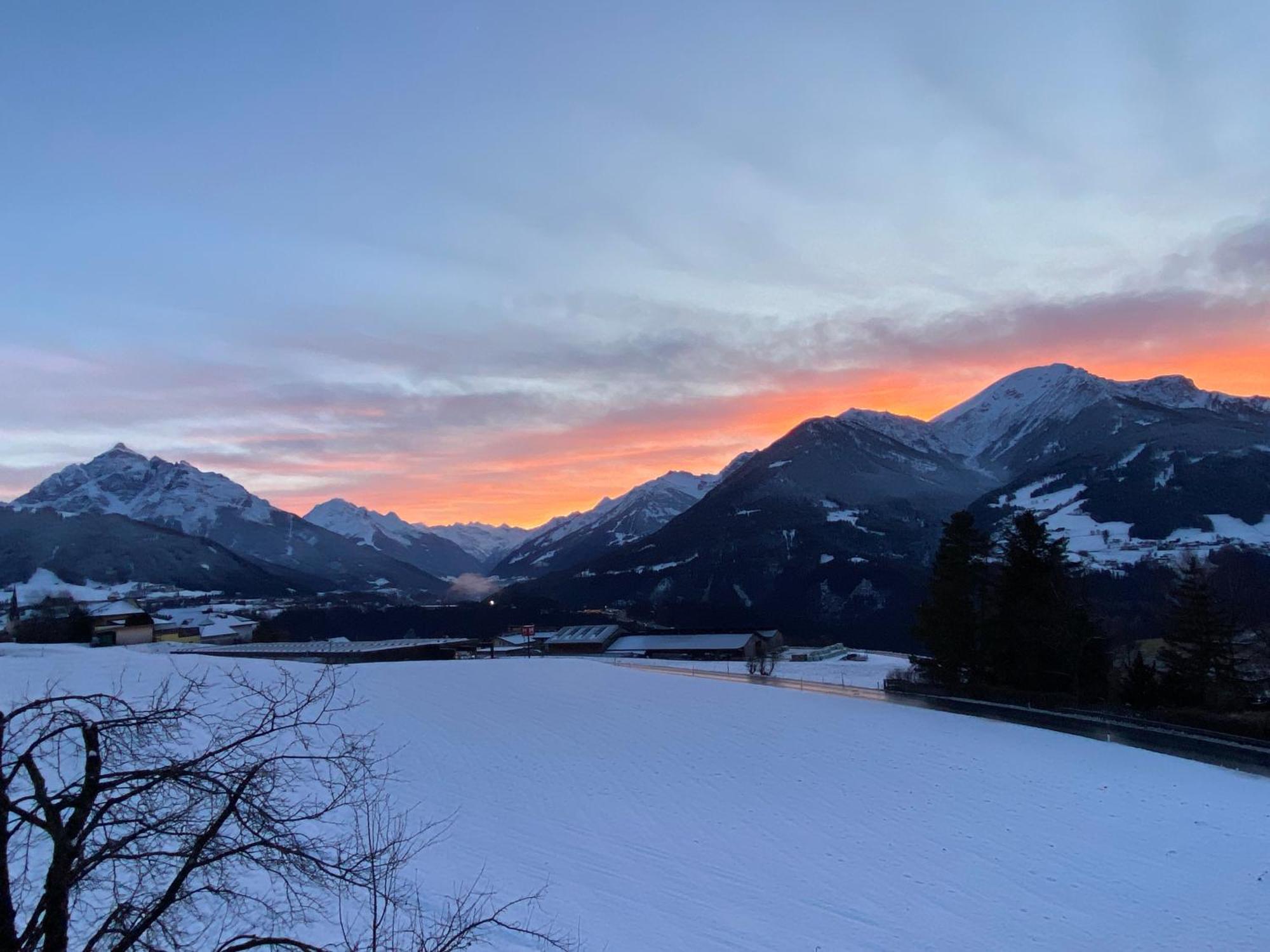 Apartment Wiesenhof - Natur & Weitblick Ueber Innsbruck - Ladestation Fuer Elektroautos Buitenkant foto